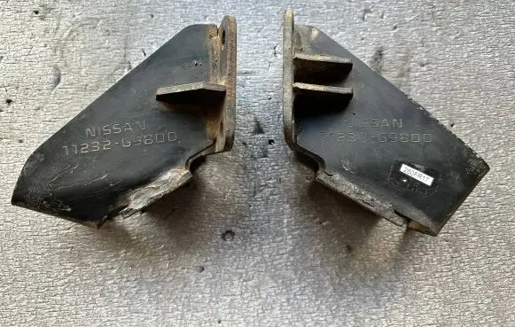 Nissan Patrol 260 Engine mount bracket 11233-G9800 11232-G9800