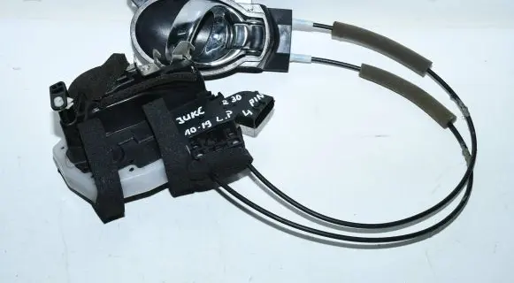 Nissan Juke I F15 Front door lock