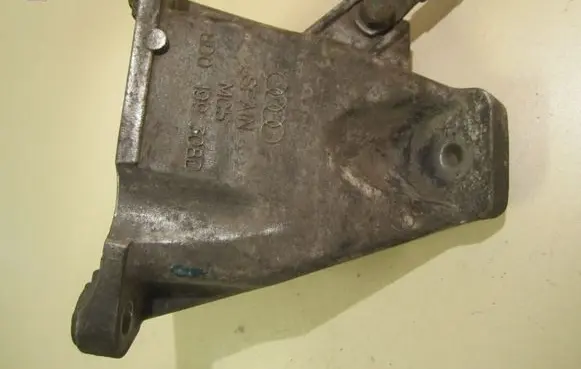 Audi A4 S4 B5 8D Engine mounting bracket 8D0199308D