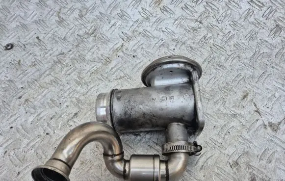 BMW 1 E81 E87 EGR valve 7792077 70051200