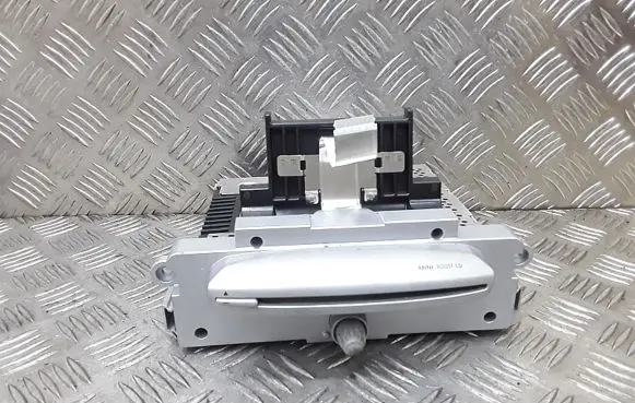 Mini Cooper Hatch Hardtop Radio/CD/DVD/GPS head unit 3452681