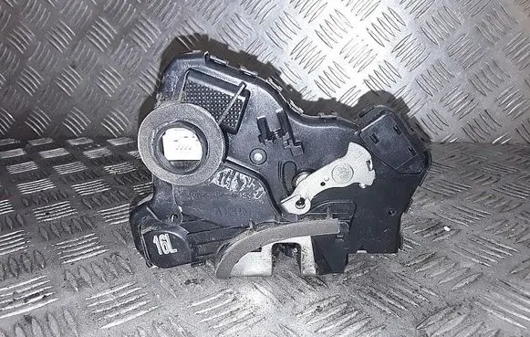Toyota Avensis T250 Front door lock a046693