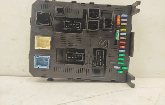 Citroen C4 I Fuse module 9661940180 BSI2004H020 01040106