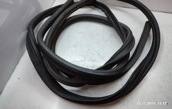 Volkswagen Multivan T5 Loading door rubber seal (on body) 