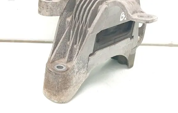 Engine mount bracket