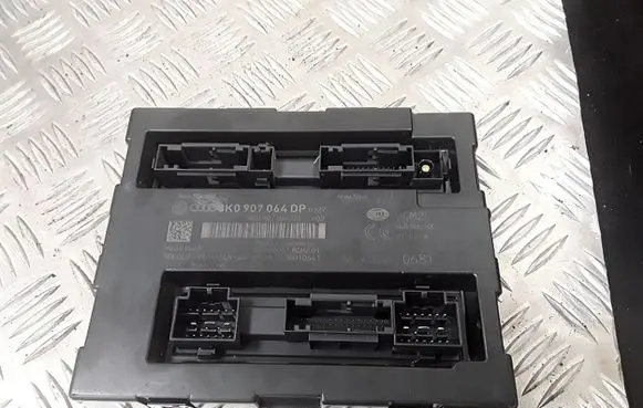 Audi A5 8T 8F Engine control unit/module 8k0907064dp 00002001