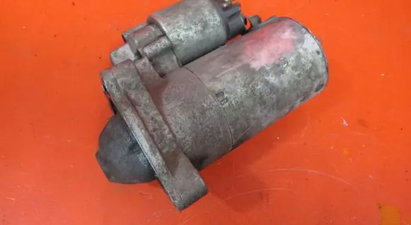 Peugeot 207 Starter motor 9647982880
