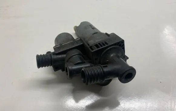 BMW 1 E81 E87 Coolant heater control valve 64118369807