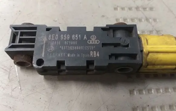 Audi A4 S4 B7 8E 8H Airbag deployment crash/impact sensor 8E0959651A