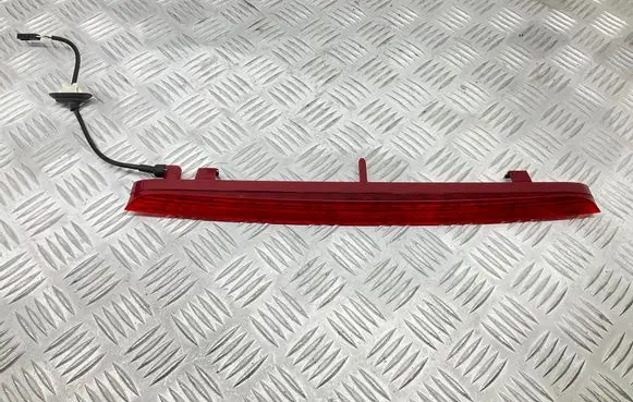 Audi Q3 8U Third/center stoplight 8U0945097