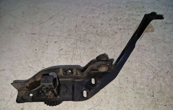 Mercedes-Benz C W204 Headlight/headlamp mounting bracket PP204620595