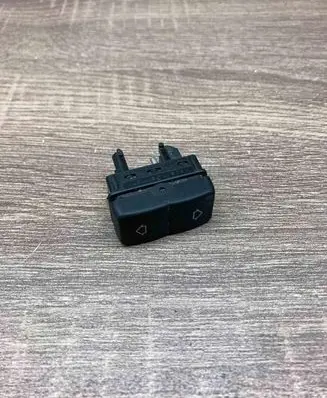 BMW 5 E34 Electric window control switch 8366506