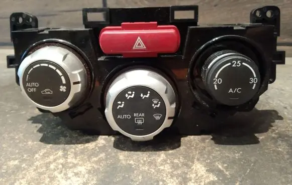 Subaru Impreza III Climate control unit T1008061P