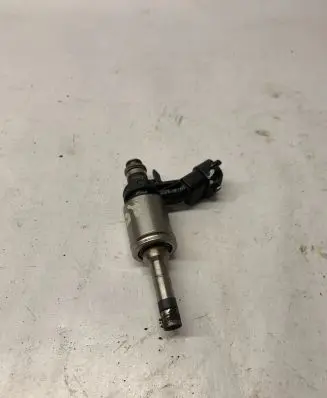 Ford Mustang VI Fuel injector EJ7E9F593DC