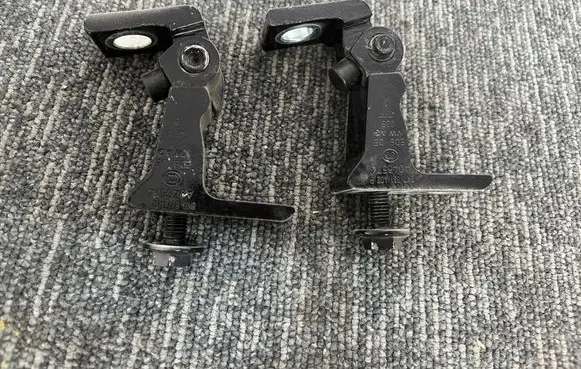 Volkswagen Golf VII Rear door upper hinge 8K0831402P A046574