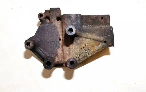 KIA Sedona Engine mounting bracket