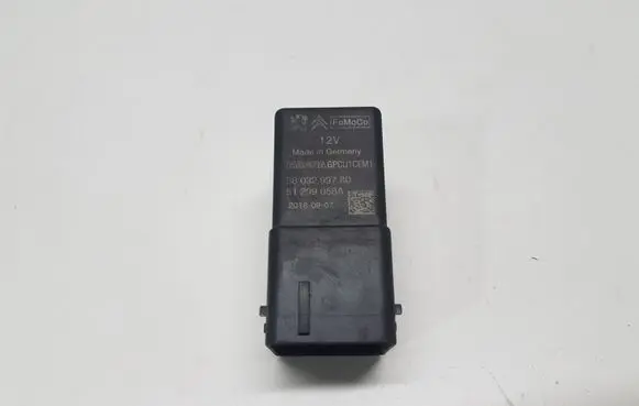 Peugeot 5008 II Glow plug pre-heat relay 9803299780
