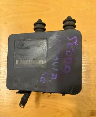 Skoda Octavia Mk2 (1Z) ABS Pump 1K0907379AC 00005305H0 10096003593