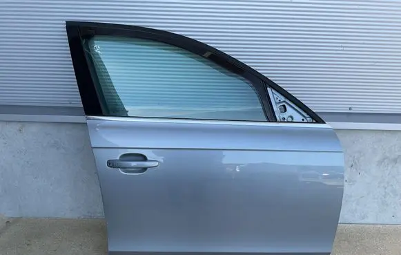 Audi A4 S4 B8 8K Front door LX7U