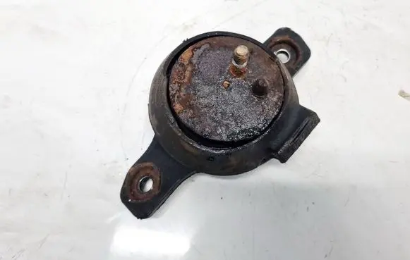 Subaru Legacy Engine mount bracket