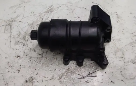 Oil filter mounting bracket