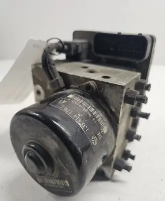 Volkswagen Golf IV ABS Pump 1J0907379G 1JO614117C