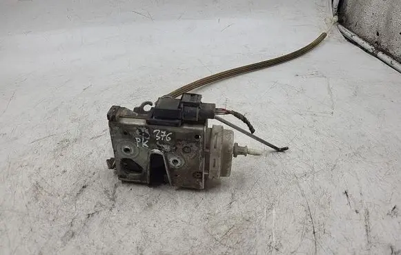 Audi A4 S4 B5 8D Front door lock 
