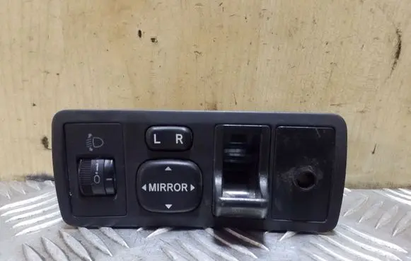 Toyota Corolla E120 E130 Wing mirror switch 777665 183574