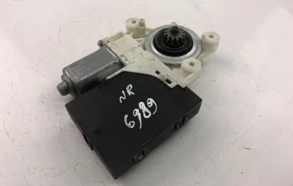 Volvo S40 Front door window regulator motor 992746100