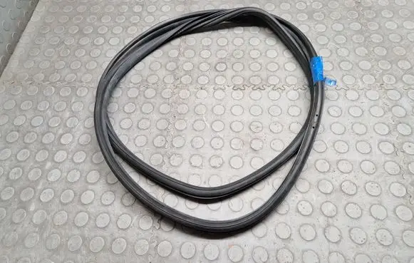 BMW X3 E83 Rubber seal rear door 3331677