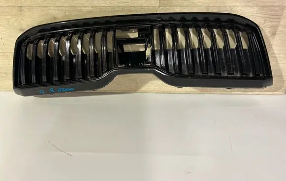 Skoda Superb B8 (3V) Front grill 7006U100 3V0853653K