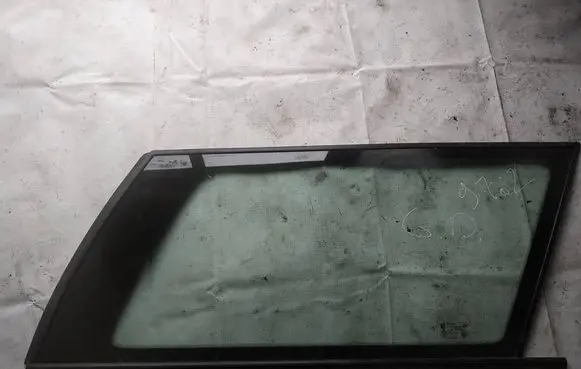 Opel Vectra B Rear side window as2