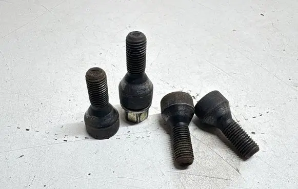 BMW 3 E90 E91 Anti-theft wheel nuts and lock