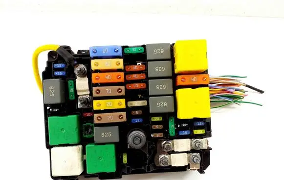 Citroen C4 II Picasso Fuse module 9804848580