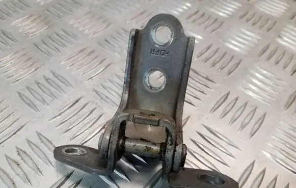 Hyundai ix35 Front door upper hinge