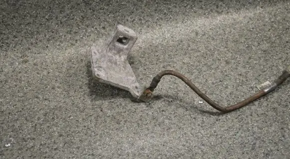 BMW 5 E39 Engine mounting bracket 6751226