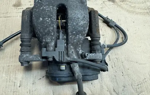 Mercedes-Benz GLE (W166 - C292) Rear brake caliper 1664237898
