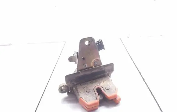 Skoda Octavia Mk1 (1U) Tailgate/trunk/boot lock/catch/latch 1U9827501B
