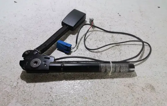 Mazda 3 I Front seatbelt 65547A 040302