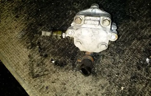 Volkswagen Golf IV Power steering pump 1J0422154B