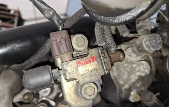 Toyota Corolla E120 E130 Turbo solenoid valve 2581927020 139700-0670
