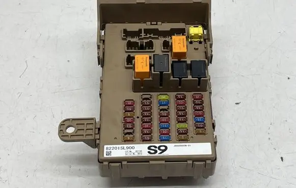 Subaru Forester SL Fuse module 82201SL900