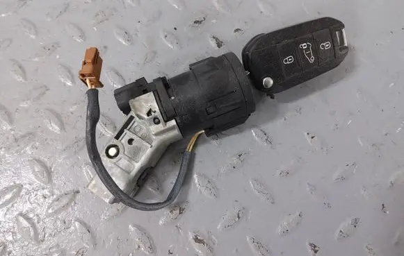 Engine ECU kit and lock set