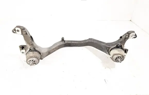 Engine mounting bracket