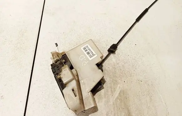 Volkswagen Polo IV 9N3 Front door lock 25101d6