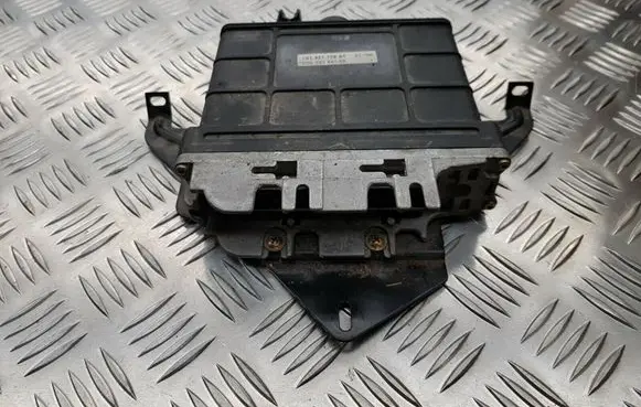 Volkswagen Golf III Gearbox control unit/module 01M927733G