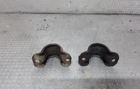Dodge Durango Sway bar bush bracket, front 