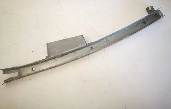 Volvo V70 Front door glass trim molding 
