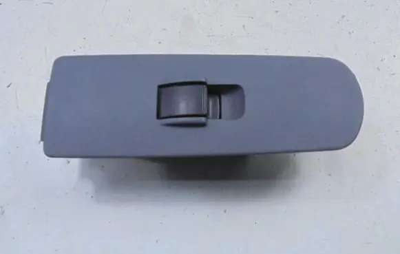 Mitsubishi Colt Electric window control switch 8608A077