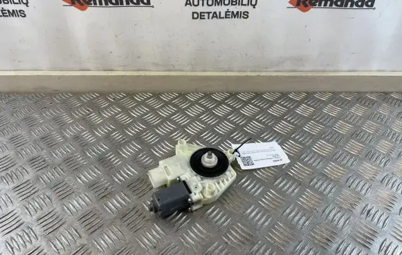BMW 5 G30 G31 Front door window regulator motor 7455082